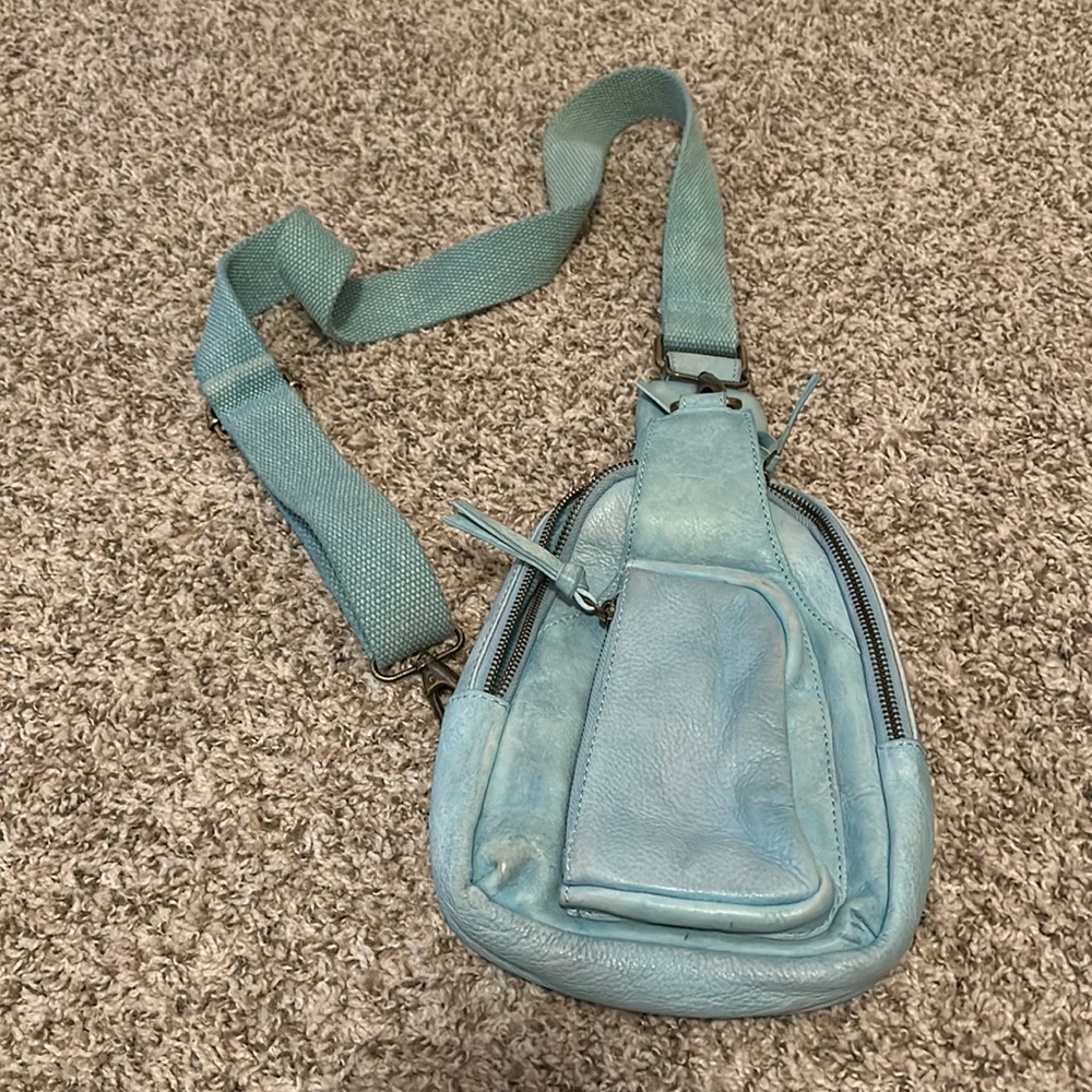 Hudson sling bag
